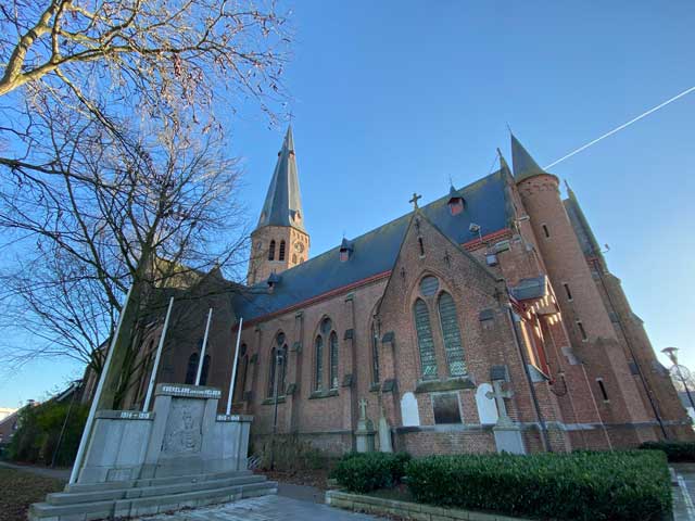 koekelarebergwandelroute-koekelare-sint-martinus-kerk-oorlogsmonument